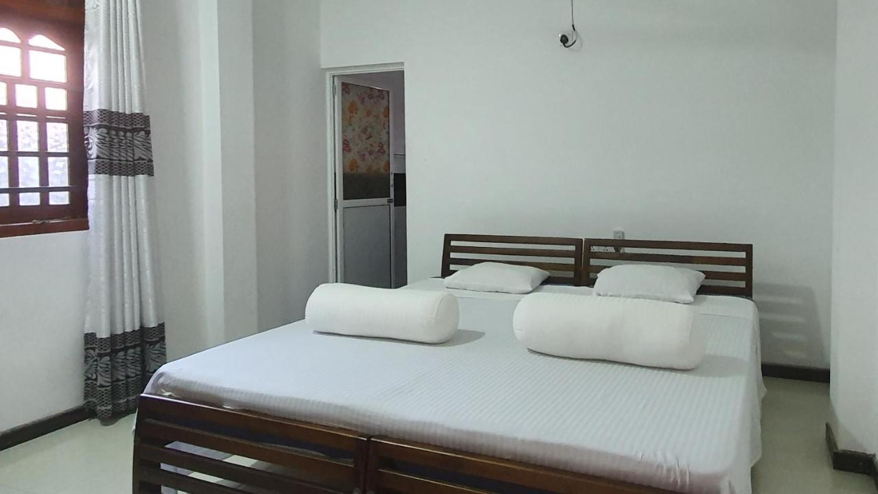 Bandulas Beach House Hikkaduwa Exterior photo
